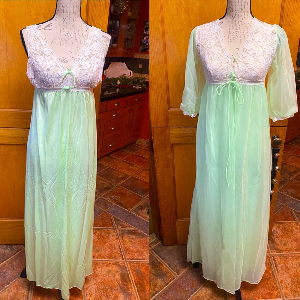 NWT Vintage 70's Lorraine green/ivory lace Peignoir set-nightgown/bed jacket